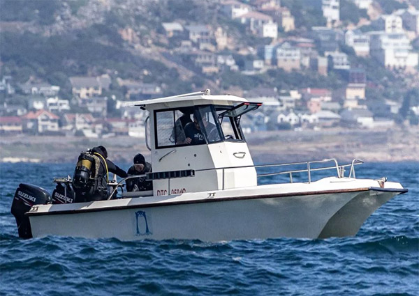 Dive-Boat